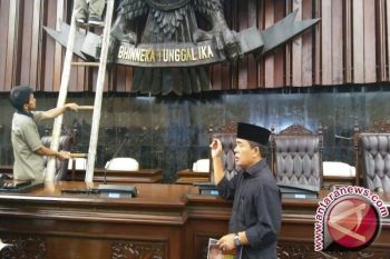 Jelang Pidato Kenegaraan, Ade Komaruddin Periksa Ruangan Dan Gedung 