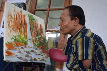 Melukis Dengan Mulut