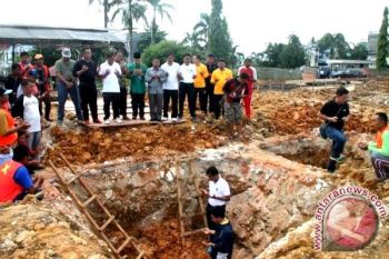 Bupati Barut Letakan Batu Pertama Pembangunan Rujab