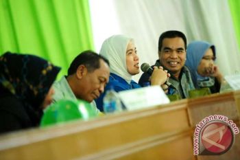 Politisi DPR edukasi warga Takalar bahaya kosmetik 