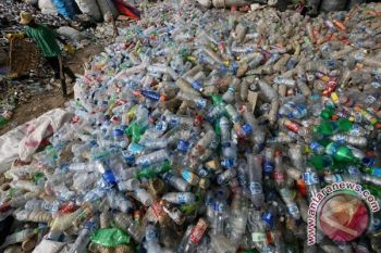 Puluhan Sampah Plastik "Disulap" Jadi Barang Bernilai