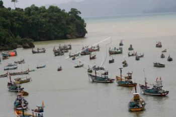 Gelombang Tinggi, Nelayan Cilacap Berhenti Melaut