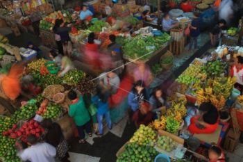 Pasokan Lancar, Harga Gula dan Beras Berangsur Turun