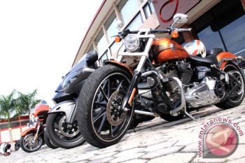 Karnaval Etnik Sampit Meriahkan Festival Motor Besar