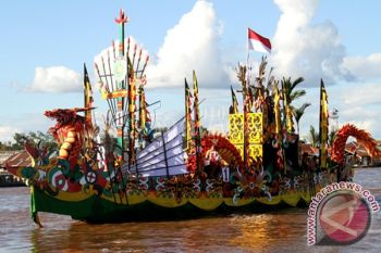 Memeriahkan HUT RI, Pemkab Kotim Gelar Festival Kapal Hias Dan Karnaval 