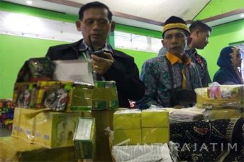 PPIH Embarkasi Surabaya Temukan Koper Berisi Jamu