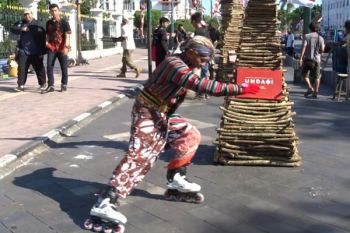Mbah Pri Bersepatu Roda Yogya-Jakarta