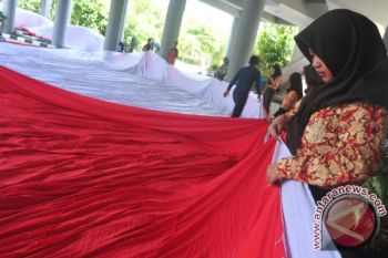 Persiapan pembentangan bendera raksasa