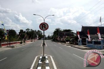 Semarak HUT RI! Bendera Merah Putih Hiasi Perkantoran Dan Perumahan