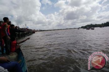 Meriahkan HUT RI, Pemkab Ini Gelar Lomba Dayung Perahu Tradisional 