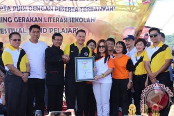 16.172 Siswa Tomohon Pecahkan Rekor Muri Cipta Puisi 