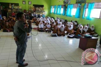 Ingin Tahu Cara Menulis Berita? Para Pelajar Antusias Ikut Pelatihan Jurnalistik 