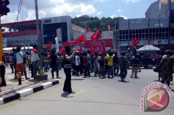 Seribuan pendemo padati ruas jalan Abepura Papua 