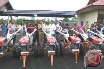 Syukurlah! Bantuan Alat Pertanian Untuk Petani Kalteng Sudah Diserahkan