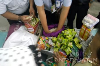 PPIH Embarkasi Surabaya Temukan Satu Koper Obat Pegal Linu