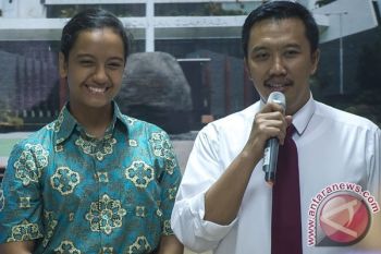 Gloria Natapradja Bintang Upacara HUT RI di Kemenpora