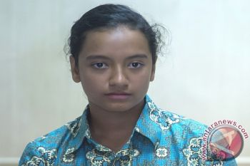 Gloria Kembali Kenakan Seragam Paskibraka