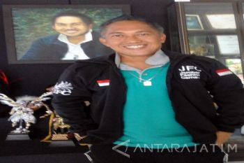 Presiden Jember Fashion Carnaval Dynand Fariz meninggal  karena  gangguan  pernapasan