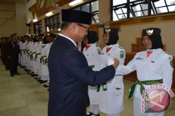 Bupati Farid Kukuhkan 72 Paskibraka Barito Selatan