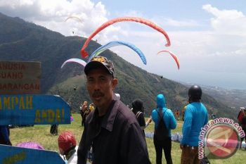 Paralayang - Prakejuaran Dunia Pragliding Goal Di Desa Baluase 