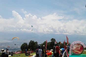 Paralayang - Atlet Indonesia Peringkat Tiga Prakejuaraan Dunia 