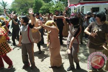 Bupati Gowa ikut Senam Maumere meriahkan HUT RI