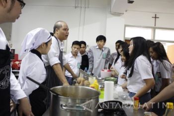 1.700 Siswa "Cicipi" Kuliah di UK Petra Surabaya
