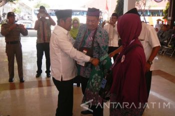 Melepas Keberangkatan CJH Sidoarjo