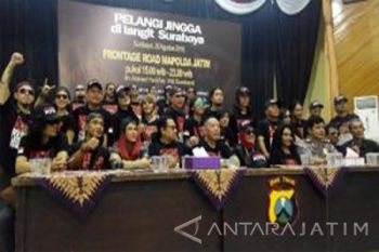 Lagu-Lagu Patriotik Gombloh Meriahkan Konser Kebangsaan Polda-I.Ki