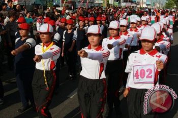 Semangat! Ribuan Peserta Ikuti Gerak Jalan Tri Lomba Juang HUT RI