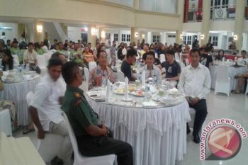 Paralayang - Gubernur Sulteng Jamu Atlet Mancanegara Dan Nasional 