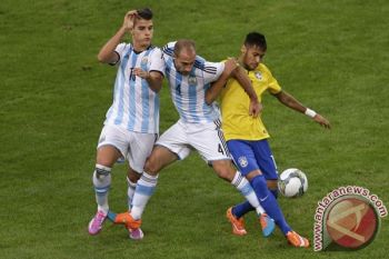 Warga Brasil Menyambut Gembira Prestasi Tim Sepak Bola