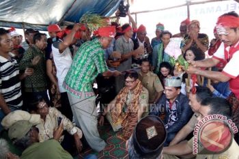 Pemenuhan Janji Bupati, Suku Dusun Adakan Ritual Bokas