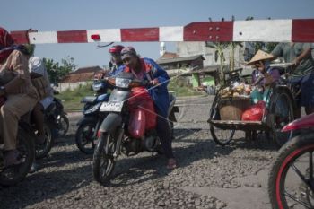 Awas, Terobos Perlintasan KA Terancam Pidana Kurungan