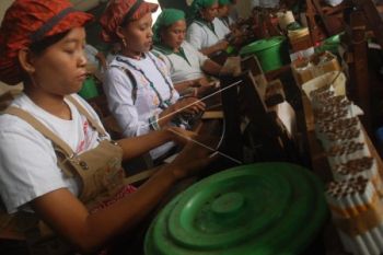 Buruh Rokok Senang Harga Rokok Tidak Naik