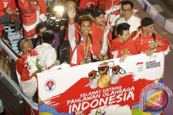 Bus Arak-arakan Olimpiade Dua Kali Berhenti