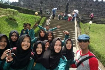 Siswa Kampung Laut Berwisata ke Candi Borobudur