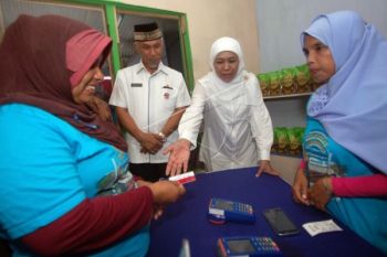 Khofifah: E-Warung Tekan Praktik Rentenir