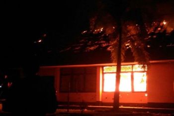 Mapolsek Sugapa Intan Jaya dibakar sekelompok orang 
