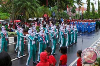 Hujan-hujanan, Pelajar Kotim Tetap Semangat Gerak Jalan Serukan Perangi Narkoba 