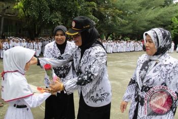 Komisi X Pelajari Rencana Pemotongan Tunjangan Guru