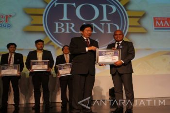Semen Gresik Raih Top Brand Award 2016