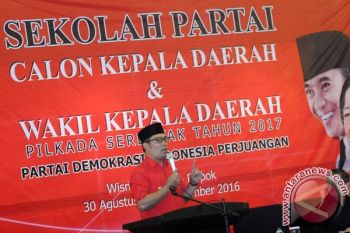 Kehadiran Ridwan Kamil Berbaju Merah diAcara  PDIP Mengundang Perhatian Mega