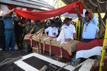 Pemakaman Istri Bung Tomo