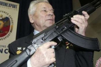 Pembuat Senjata Avtomat Kalashnikova (AK-47) Buka Toko Di Bandara