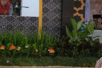 Penutupan MTQ XXVI, Menang Serahkan Piala Bergilir Presiden RI