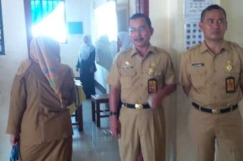 Sekda Rohil Tinjau UN SMP di Sekolah-Sekolah Kecamatan Bangko