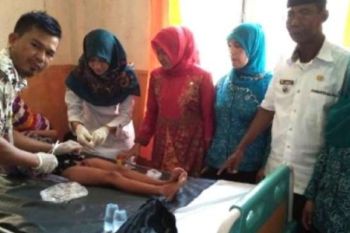 Ikut Sunat Gratis, Dapat Sarung Dan Makan Siang