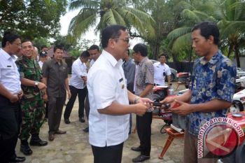 Pemkab Tulangbawang serahkan bantuan alsintan ke petani  