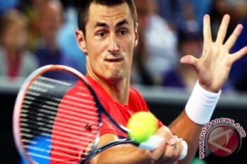 Tomic didenda  45.000 pounds karena bermain di bawah standar